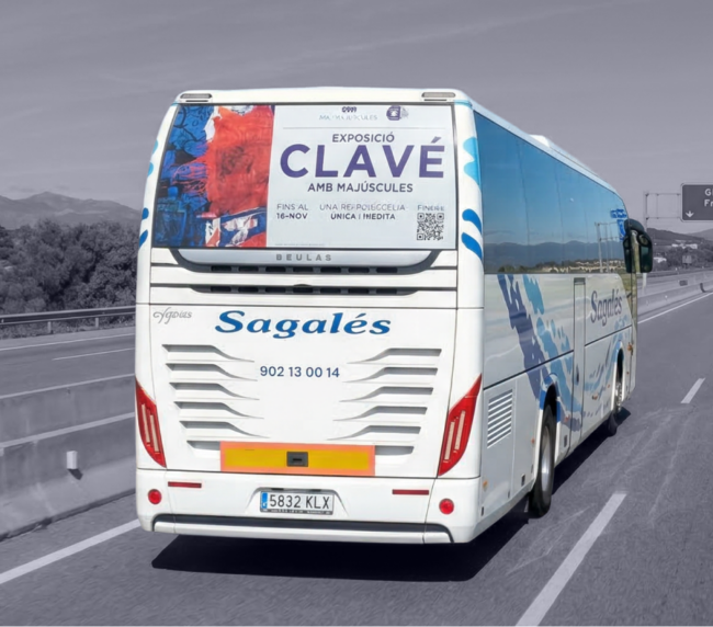 Publicitat en autobusos Aeroport Barcelona Girona Figueres amb campanya de publicitat exterior en moviment gestionat per MC Urban