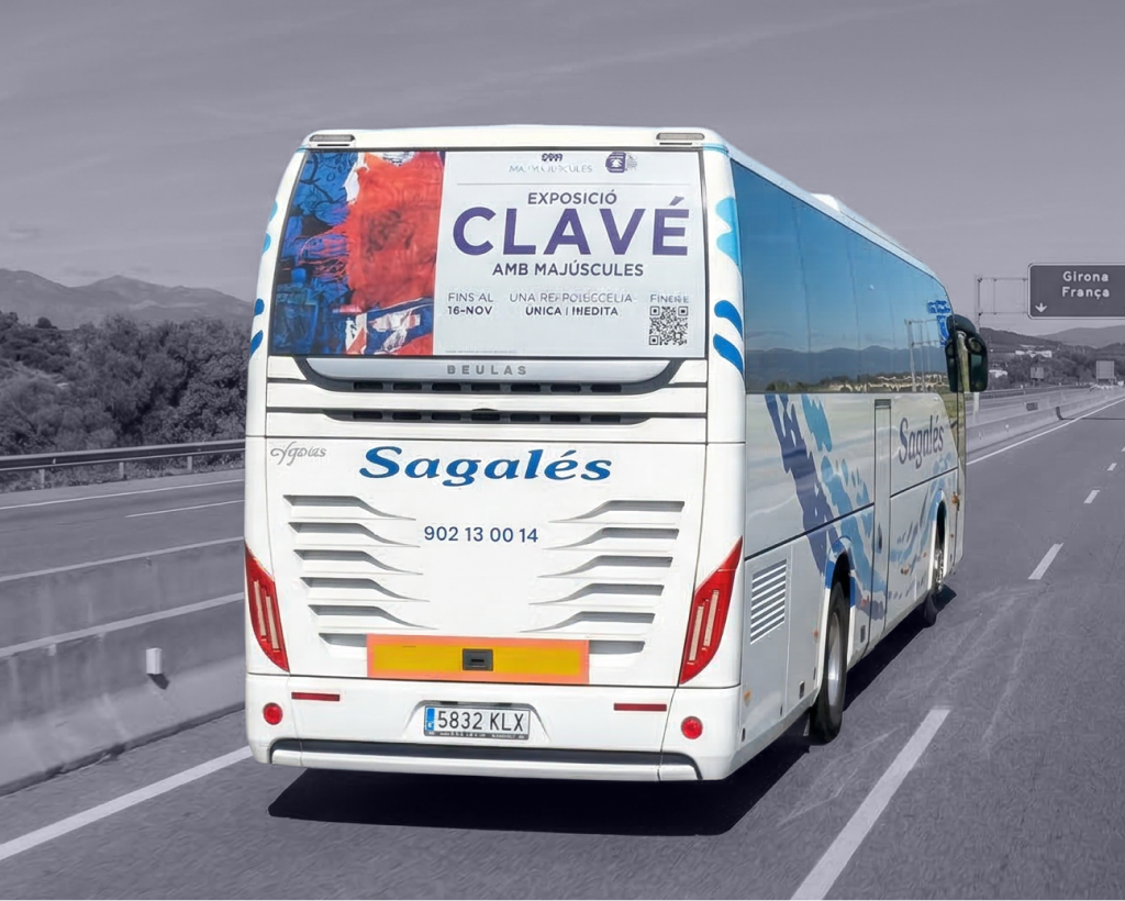 Publicitat en autobusos Aeroport Barcelona Girona Figueres amb campanya de publicitat exterior en moviment gestionat per MC Urban