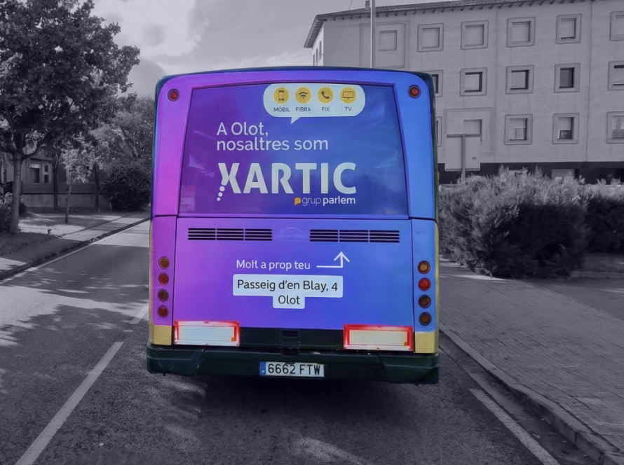 Publicitat en autobús interurbà a Garrotxa amb campanya exterior en circulació