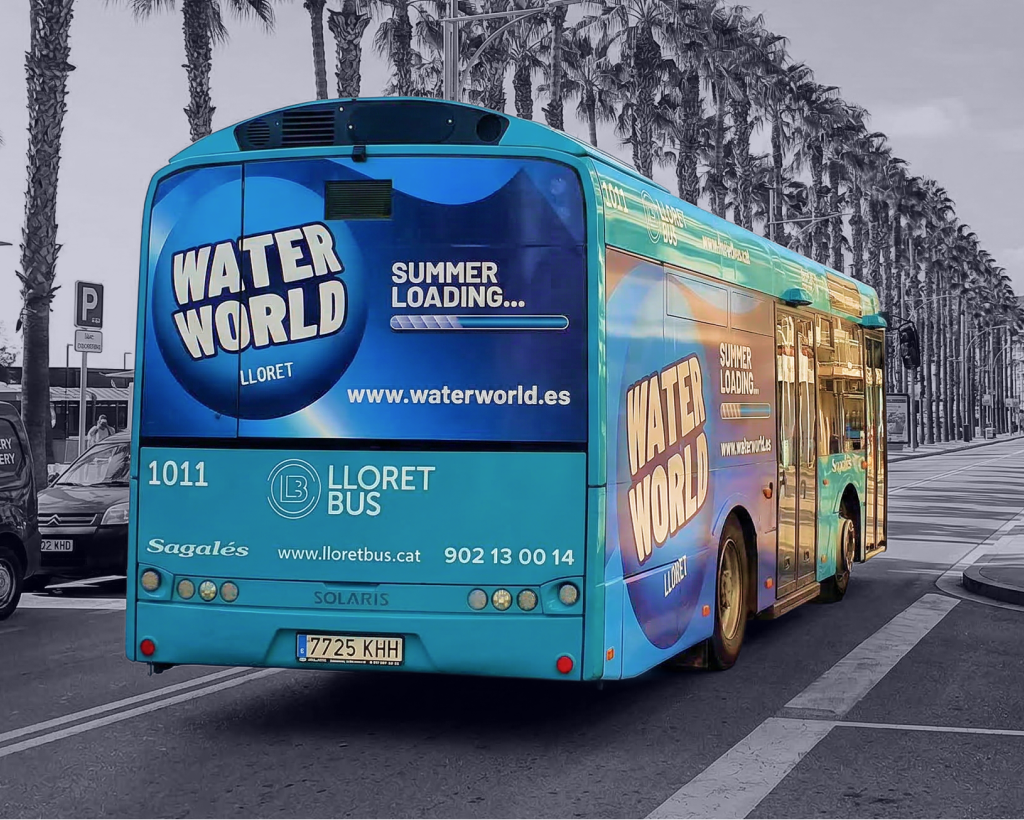 Publicitat en autobús urbà a Lloret de Mar amb campanya exterior en circulació gestionat per MC Urban