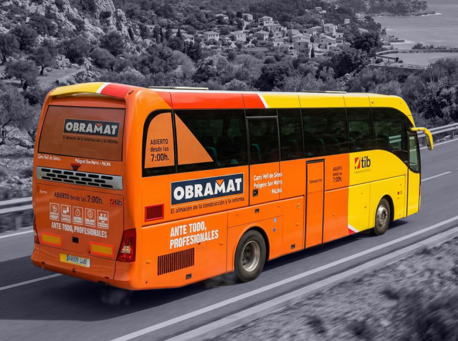 Publicitat en autobusos a Mallorca amb campanya de publicitat exterior en moviment gestionat per MC Urban