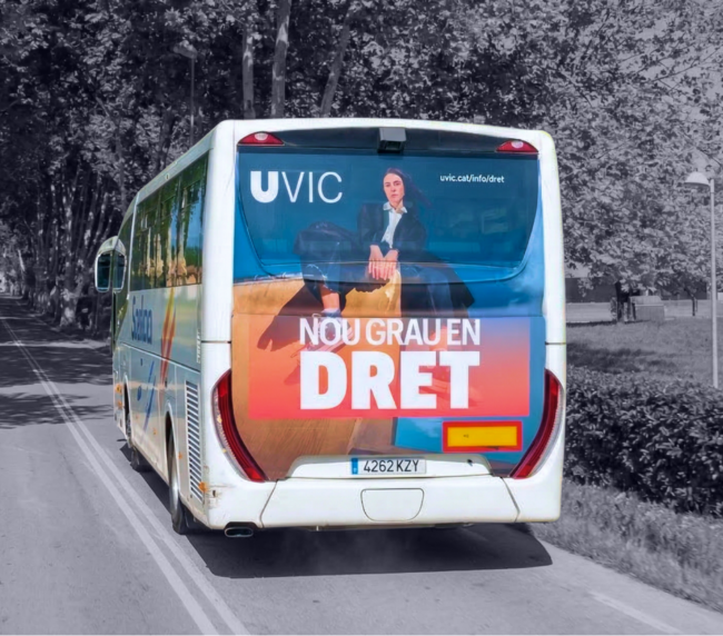 Publicitat en autobús interurbà a Osona amb campanya exterior en circulació gestionat per MC Urban