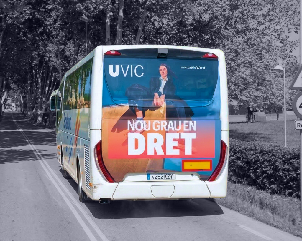 Publicitat en autobús interurbà a Osona amb campanya exterior en circulació gestionat per MC Urban