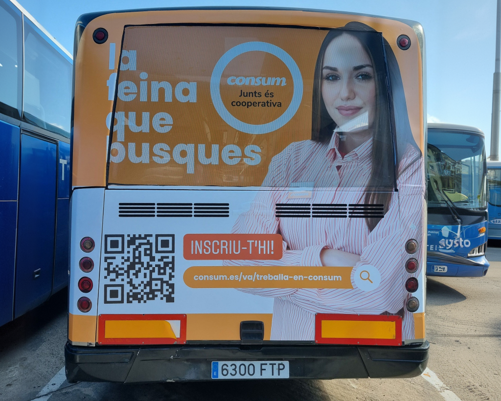 Publicitat en autobús urbà a Olot amb campanya exterior en circulació gestionat per MC Urban