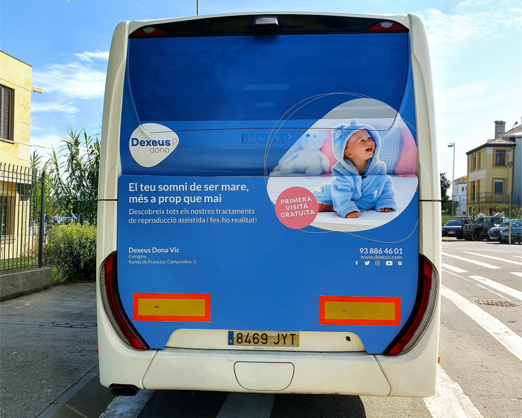 Publicitat en autobús interurbà a Osona amb campanya exterior en circulació gestionat per MC Urban