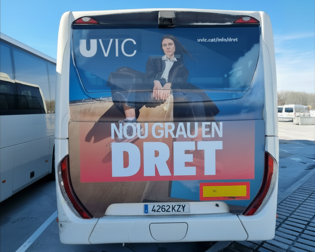 Publicitat en autobús interurbà a Osona amb campanya exterior en circulació gestionat per MC Urban