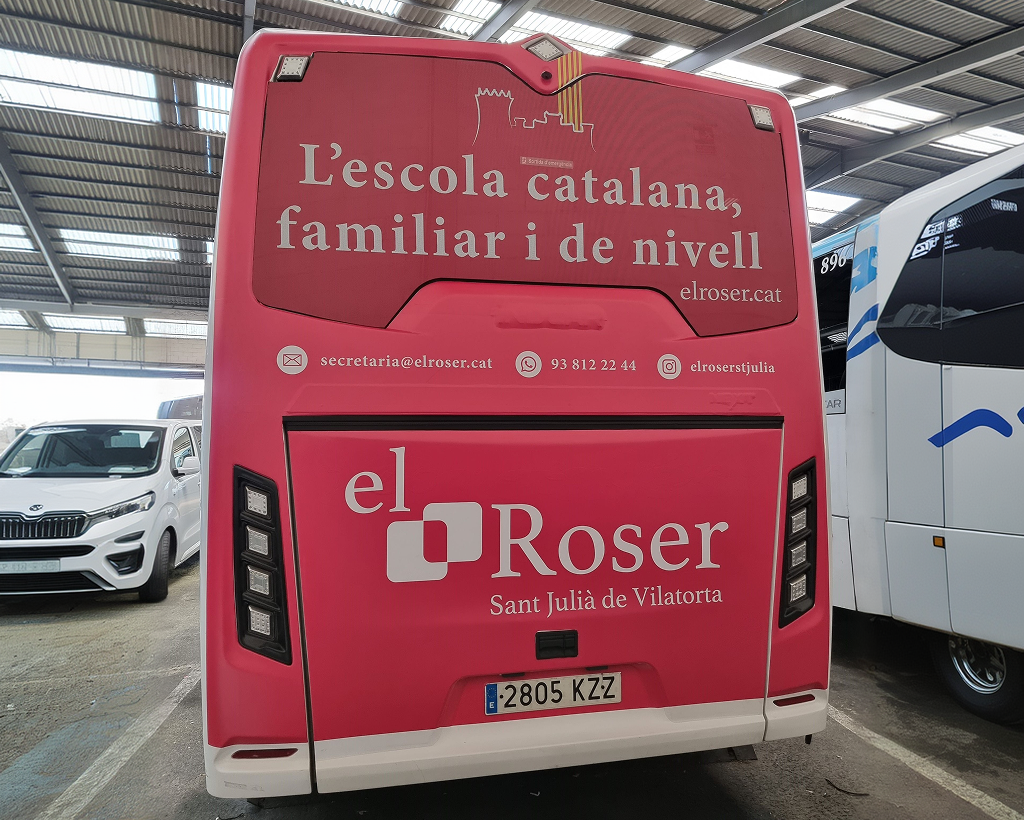 Publicitat en autobús interurbà a Osona amb campanya exterior en circulació gestionat per MC Urban