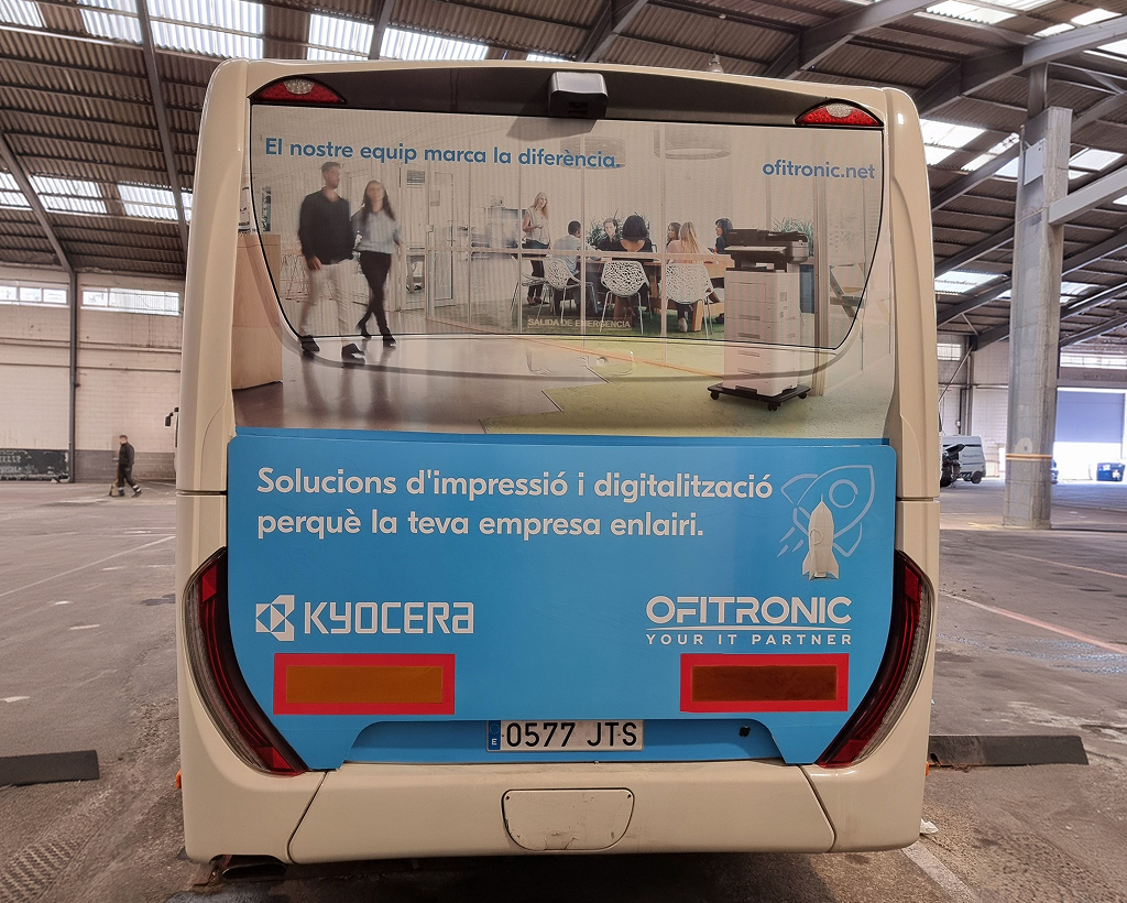 Publicitat en autobús interurbà a Osona amb campanya exterior en circulació gestionat per MC Urban