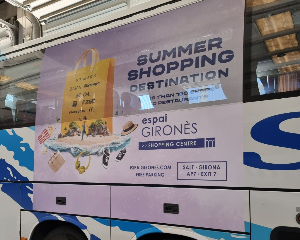 Publicitat en autobusos Girona Lloret de Mar amb campanya de publicitat exterior en moviment gestionat per MC Urban