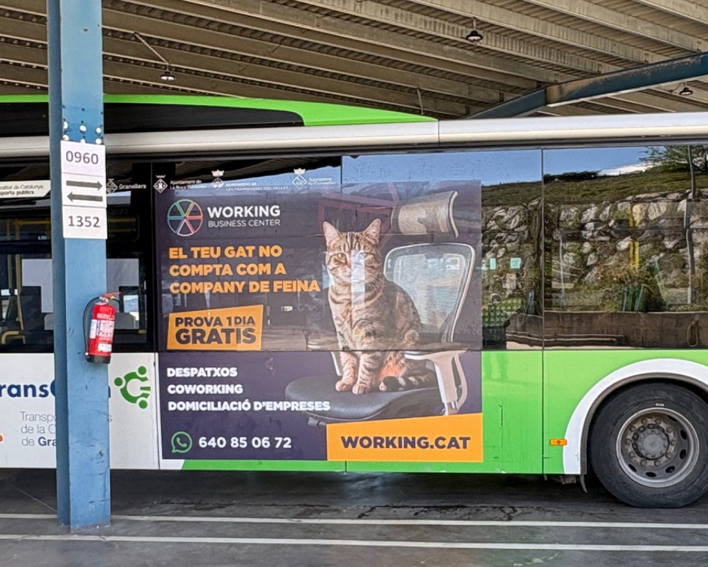 Publicitat en autobús urbà a Granollers amb campanya exterior en circulació gestionat per MC Urban