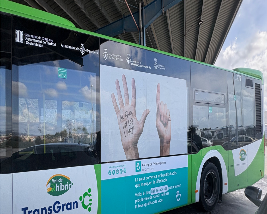 Publicitat en autobús urbà a Granollers amb campanya exterior en circulació gestionat per MC Urban