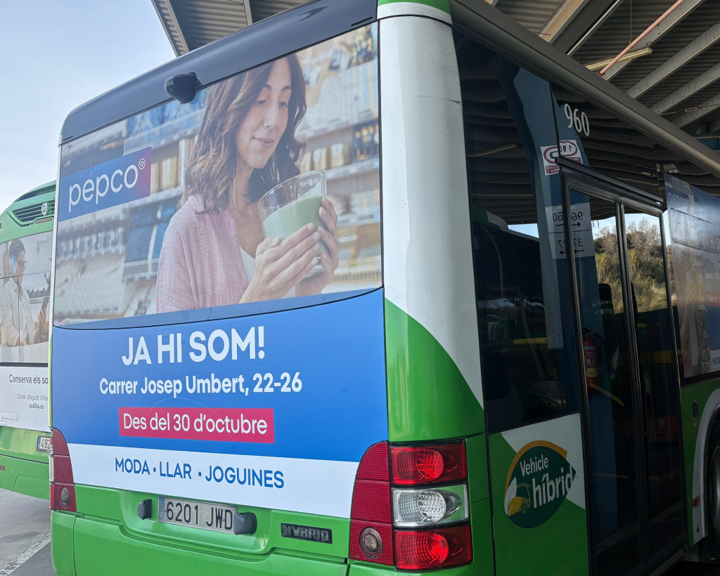 Publicitat en autobús urbà a Granollers amb campanya exterior en circulació gestionat per MC Urban