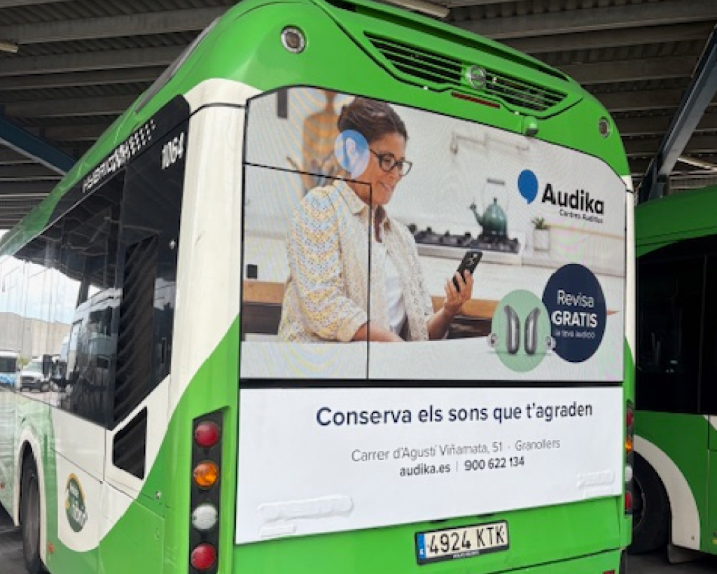 Publicitat en autobús urbà a Granollers amb campanya exterior en circulació gestionat per MC Urban
