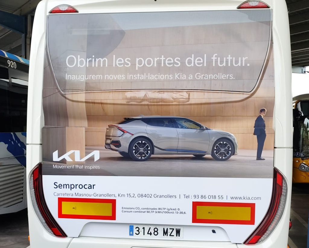 Publicitat en autobús urbà a Granollers amb campanya exterior en circulació gestionat per MC Urban