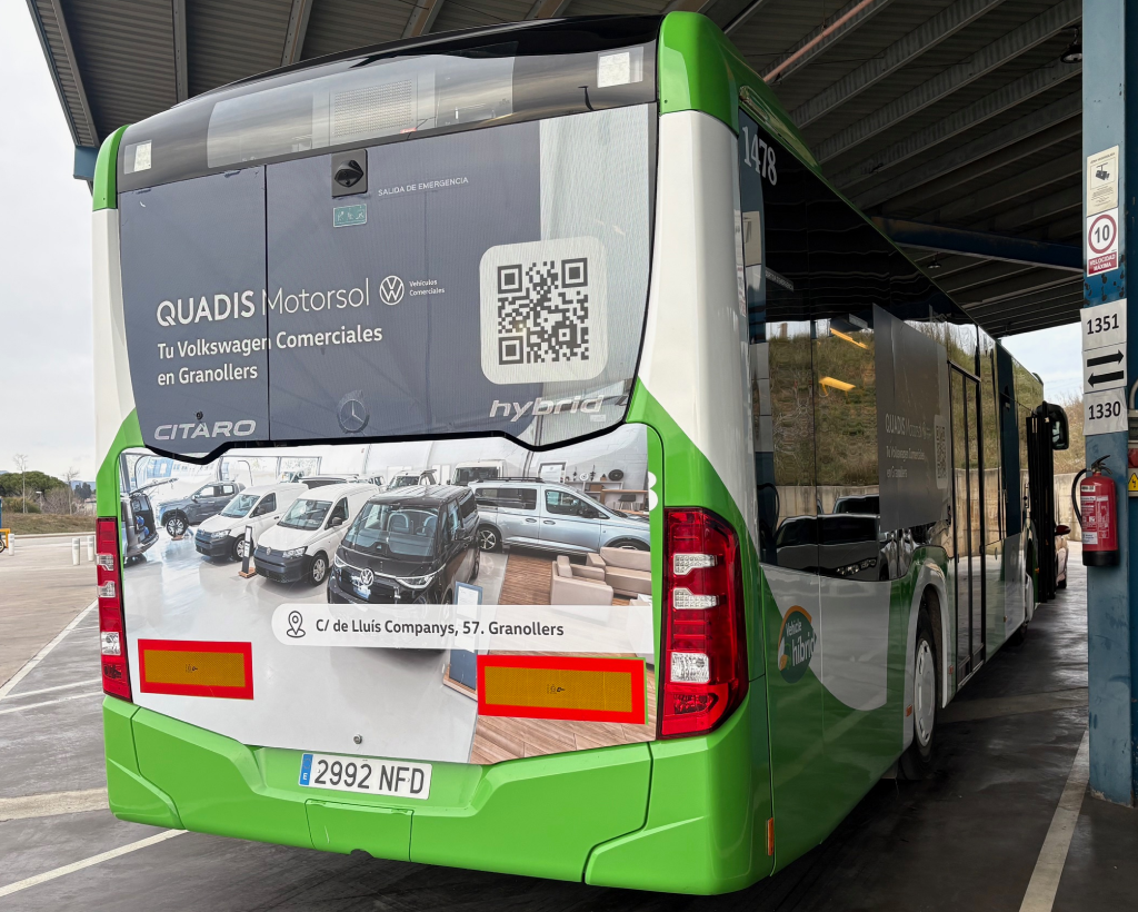 Publicitat en autobús urbà a Granollers amb campanya exterior en circulació gestionat per MC Urban