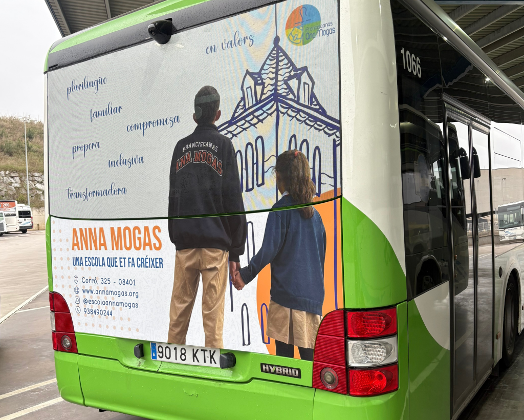 Publicitat en autobús urbà a Granollers amb campanya exterior en circulació gestionat per MC Urban