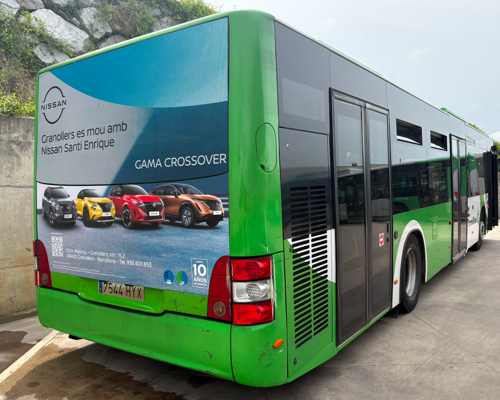 Publicitat en autobús urbà a Granollers amb campanya exterior en circulació gestionat per MC Urban