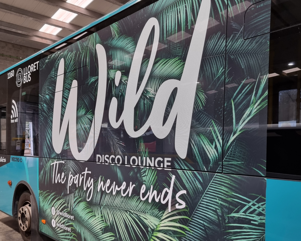 Publicitat en autobús urbà a Lloret de Mar amb campanya exterior en circulació gestionat per MC Urban