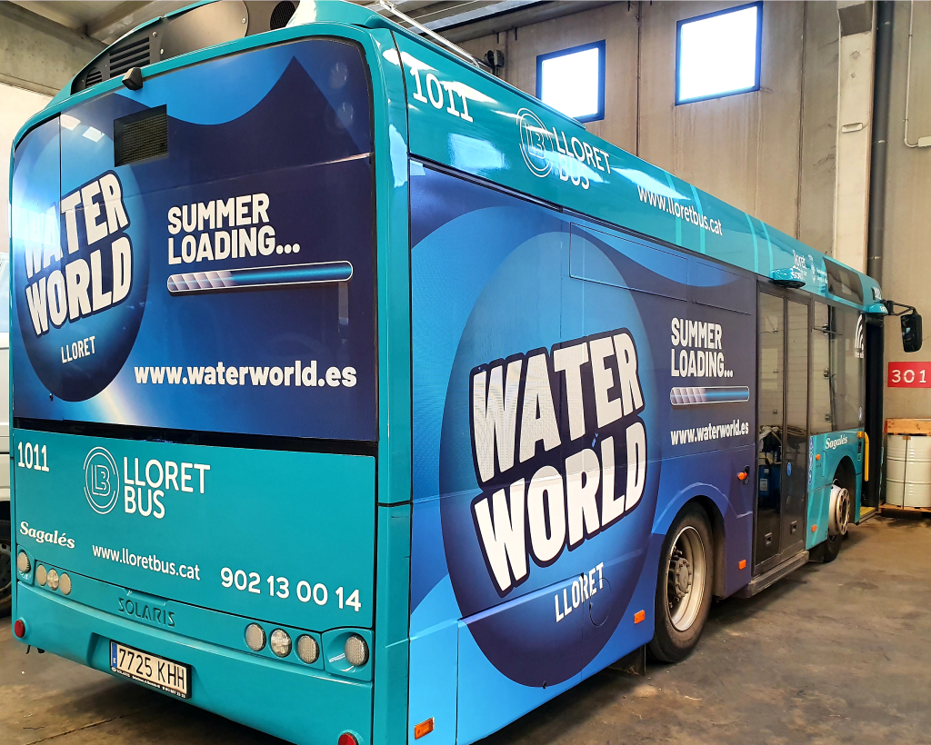Publicitat en autobús urbà a Lloret de Mar amb campanya exterior en circulació gestionat per MC Urban