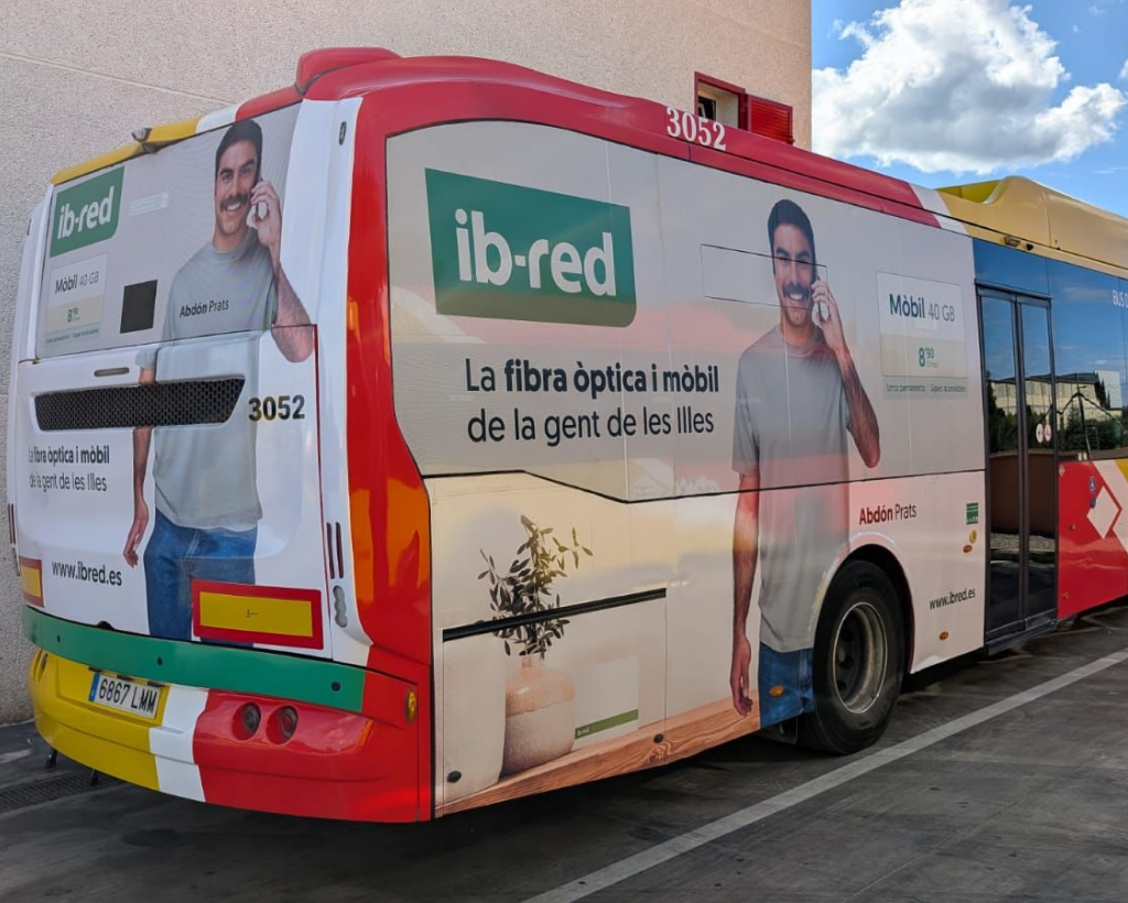 Publicitat en autobusos a Mallorca amb campanya de publicitat exterior en moviment gestionat per MC Urban