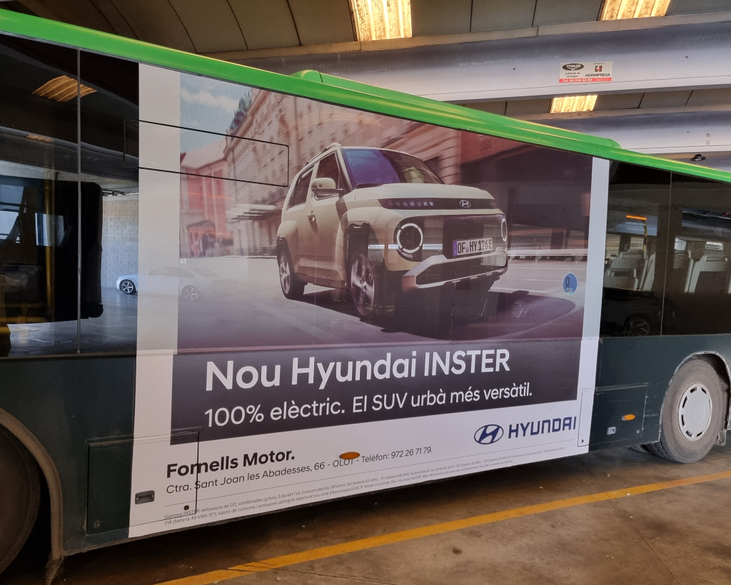 Publicitat en autobús urbà a Olot amb campanya exterior en circulació gestionat per MC Urban