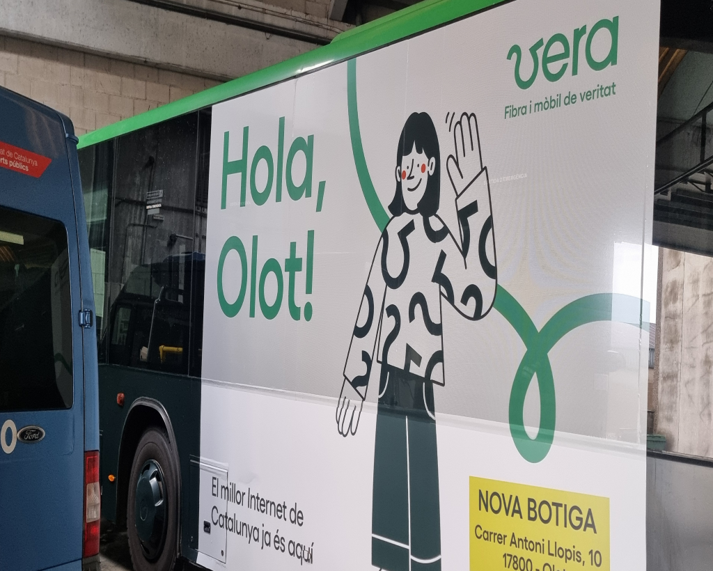 Publicitat en autobús urbà a Olot amb campanya exterior en circulació gestionat per MC Urban