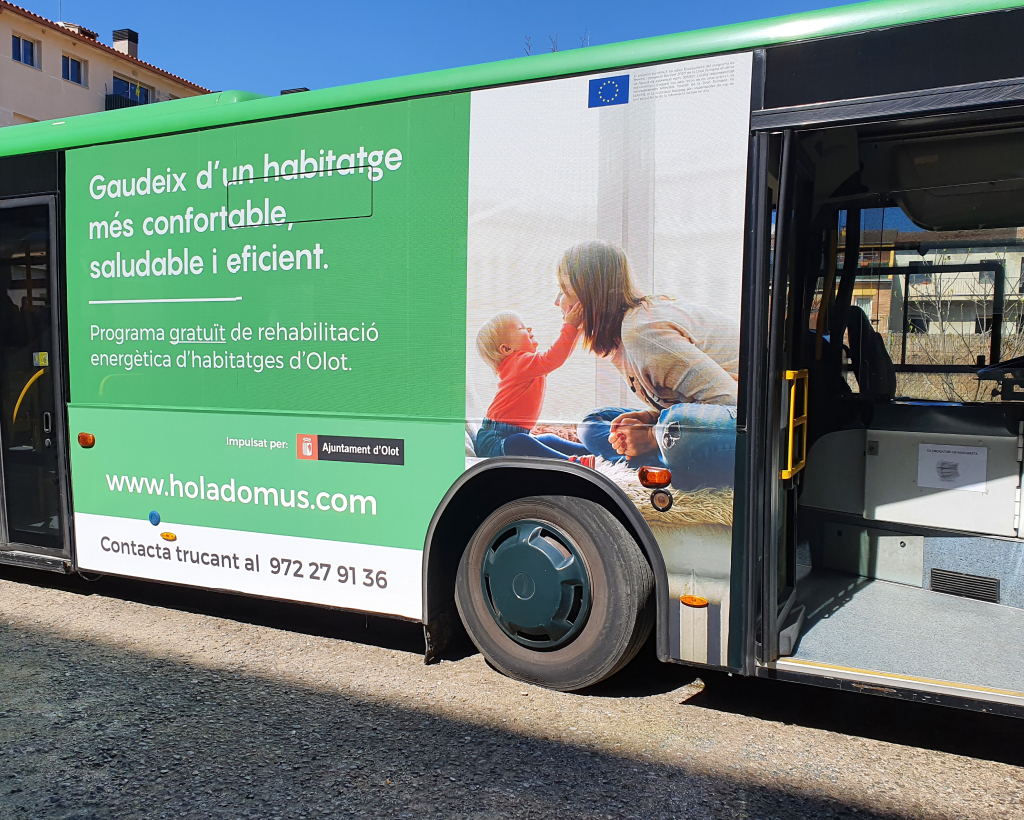 Publicitat en autobús urbà a Olot amb campanya exterior en circulació gestionat per MC Urban