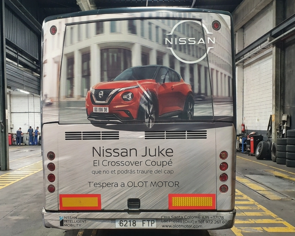 Publicitat en autobús urbà a Olot amb campanya exterior en circulació gestionat per MC Urban