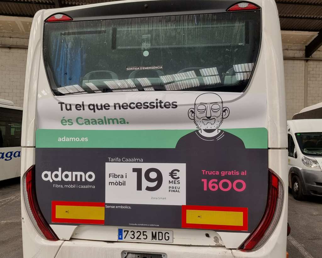 Publicitat en autobús interurbà a Osona amb campanya exterior en circulació gestionat per MC Urban