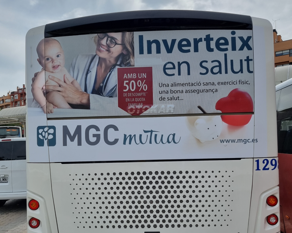 Publicitat en autobús urbà a Vic amb campanya exterior en circulació gestionat per MC Urban