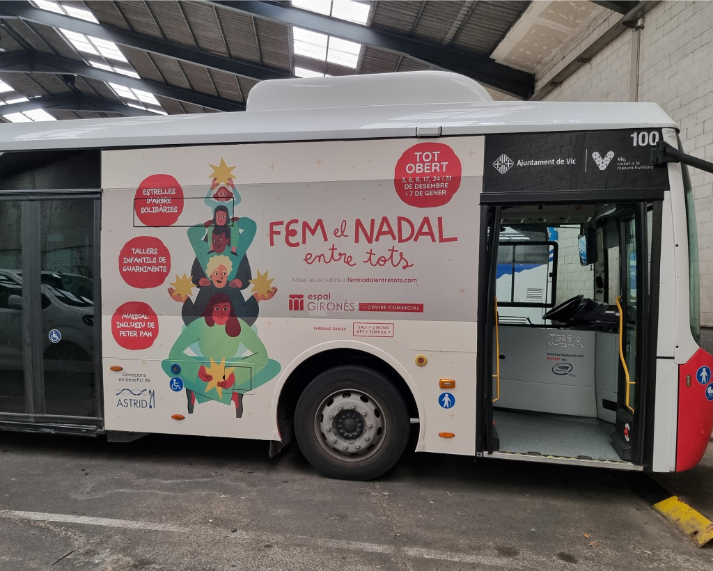 Publicitat en autobús urbà a Vic amb campanya exterior en circulació gestionat per MC Urban