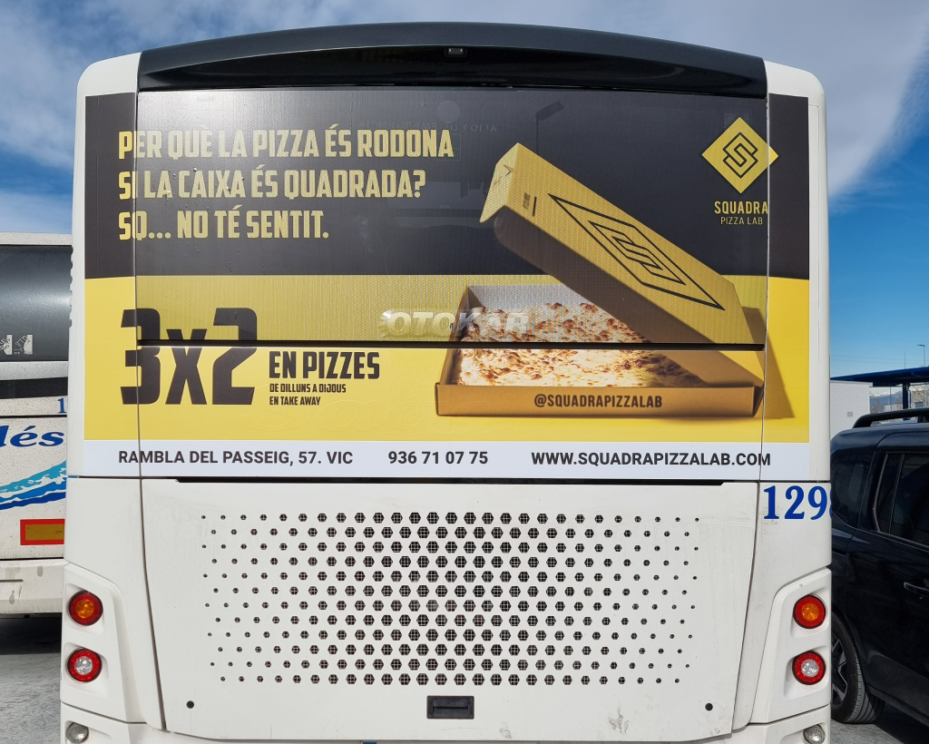 Publicitat en autobús urbà a Vic amb campanya exterior en circulació gestionat per MC Urban
