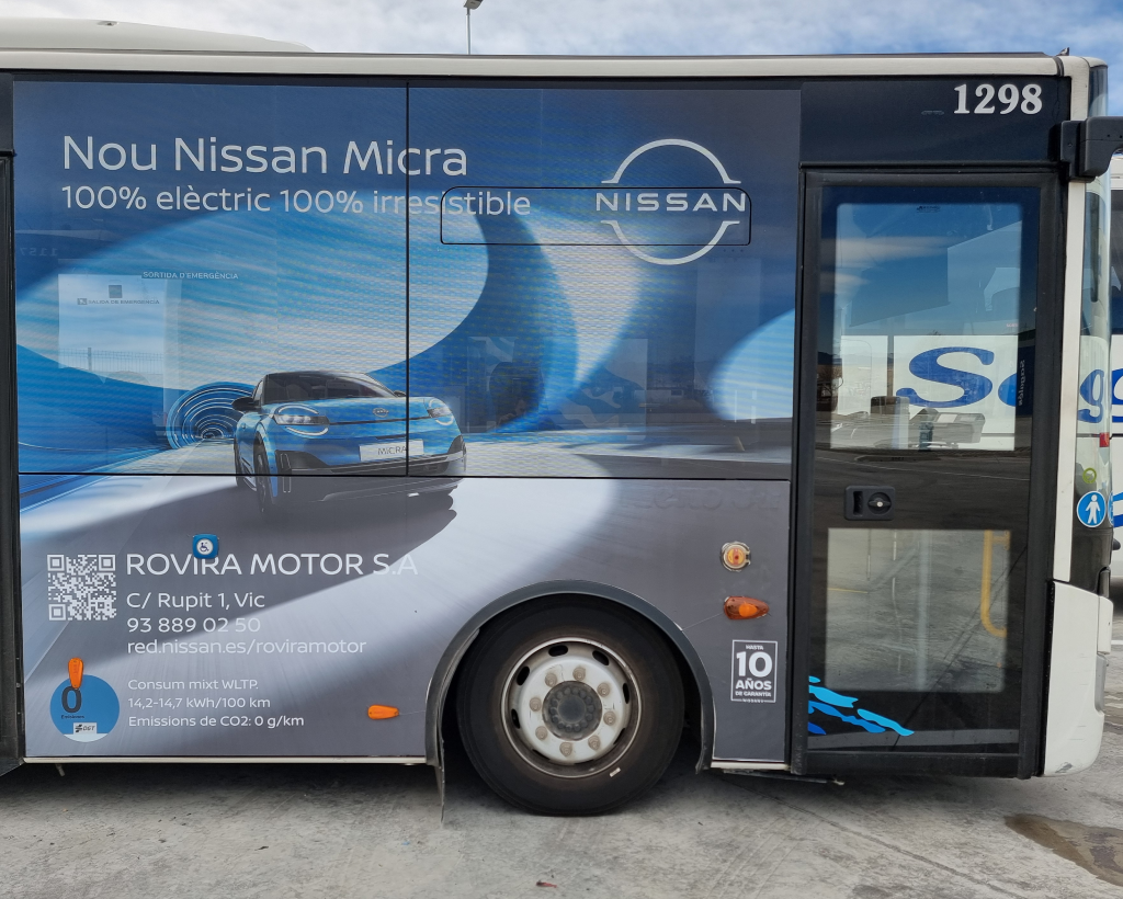 Publicitat en autobús urbà a Vic amb campanya exterior en circulació gestionat per MC Urban