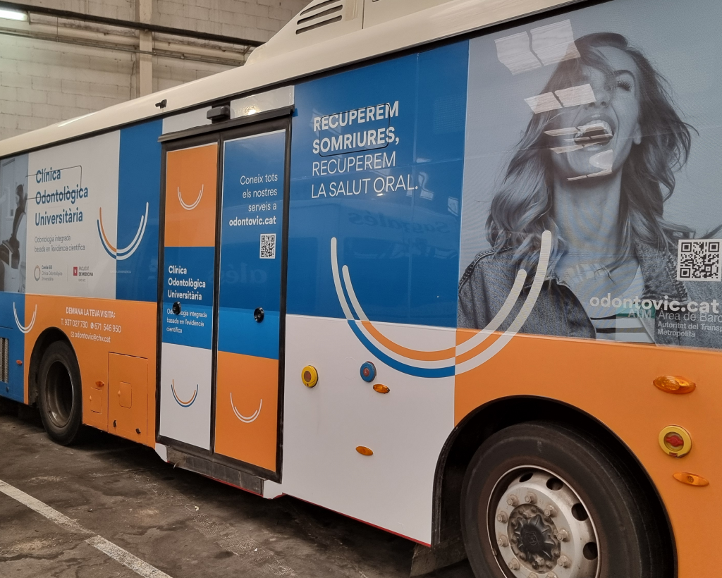 Publicitat en autobús urbà a Vic amb campanya exterior en circulació gestionat per MC Urban