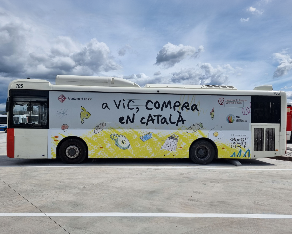 Publicitat en autobús urbà a Vic amb campanya exterior en circulació gestionat per MC Urban